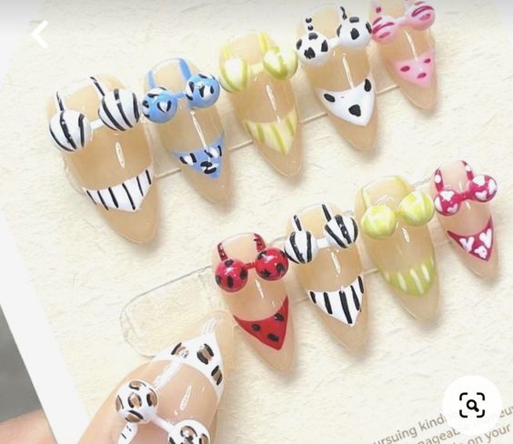 Mẫu nail đi biển hài hước
